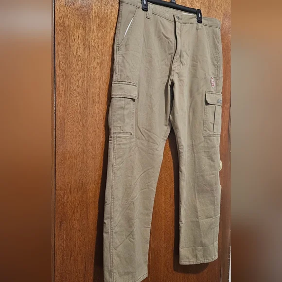 Wrangler Five Star Heritage Relaxed Fit cargo pants with fleece lining for men - Picture 3 of 16